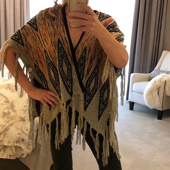 TRIBAL PATTERN SWEATER SHAWL - Picture 1 of 4